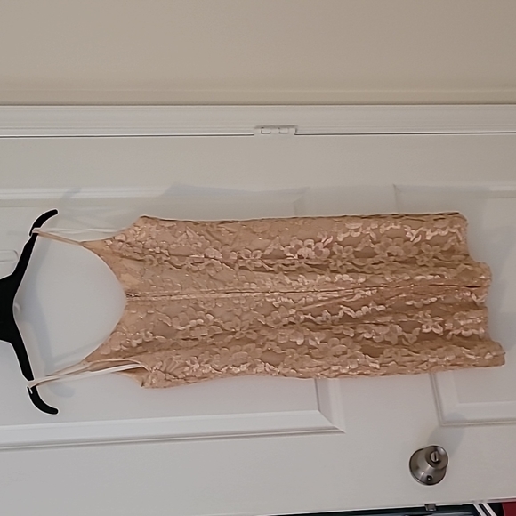 Dress - Picture 2 of 4